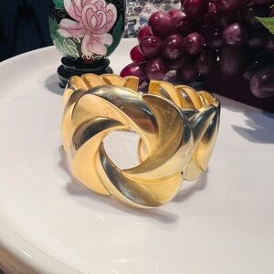 Unique Vintage Gold Swirl Bracelet hinge opening